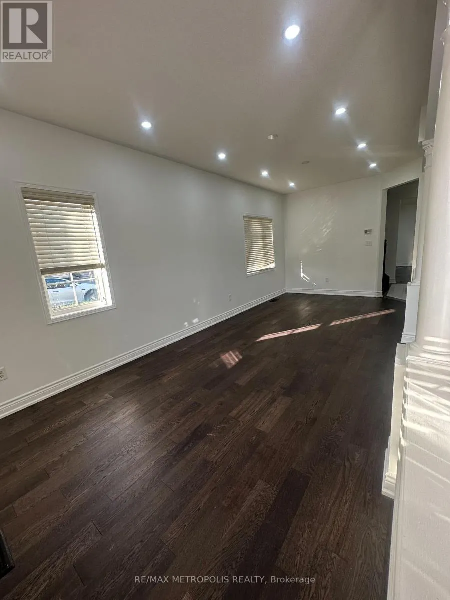 UPPER - 53 COMMODORE DRIVE