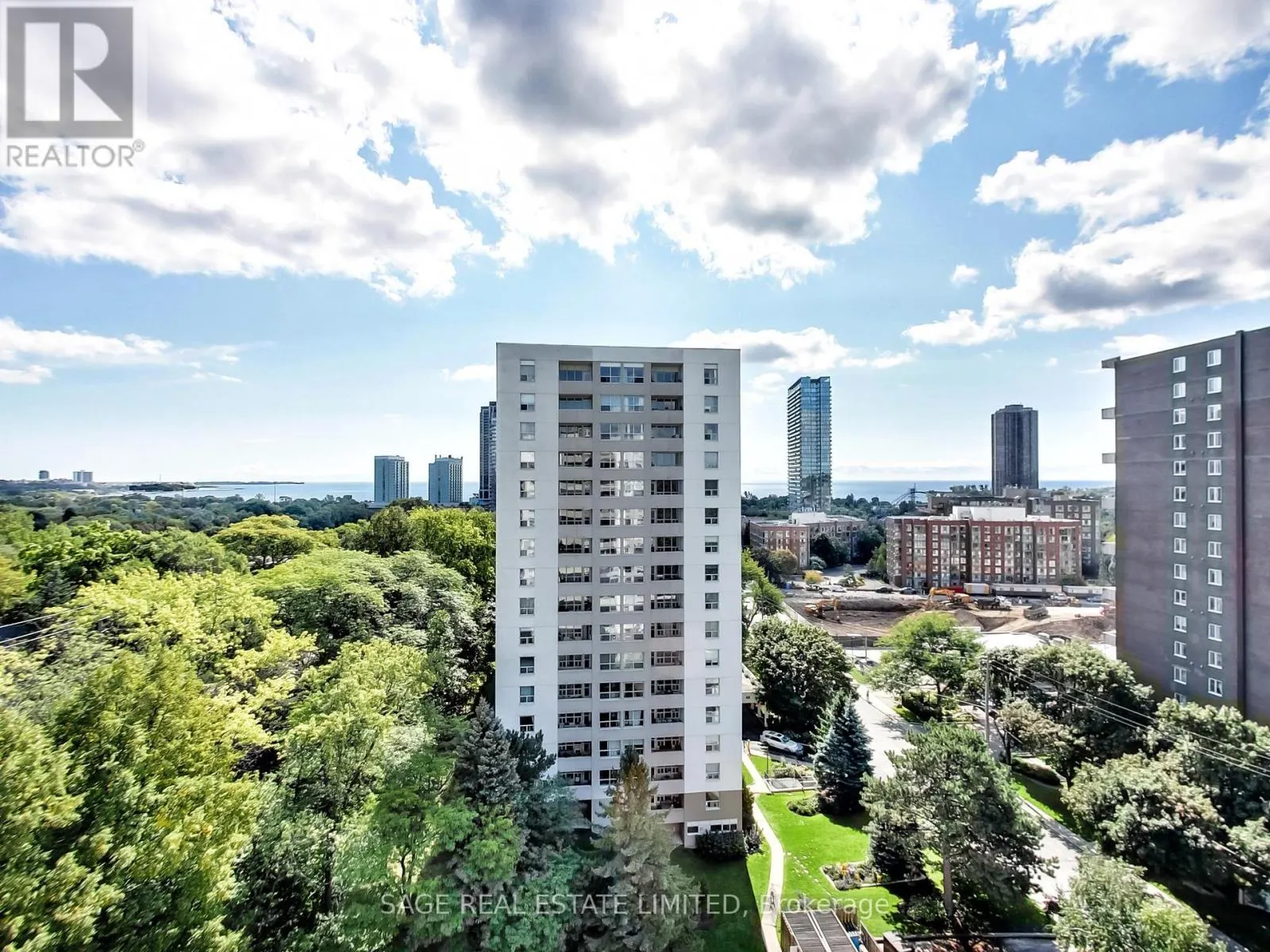 1408 - 65 SOUTHPORT STREET