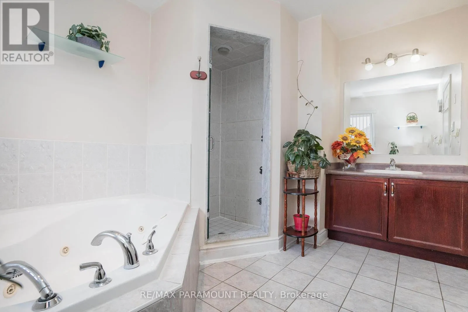 19 RIVER ROCK CRESCENT