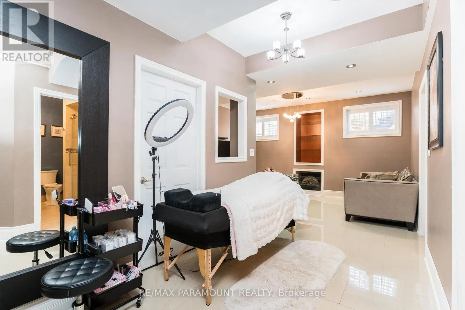 19 RIVER ROCK CRESCENT