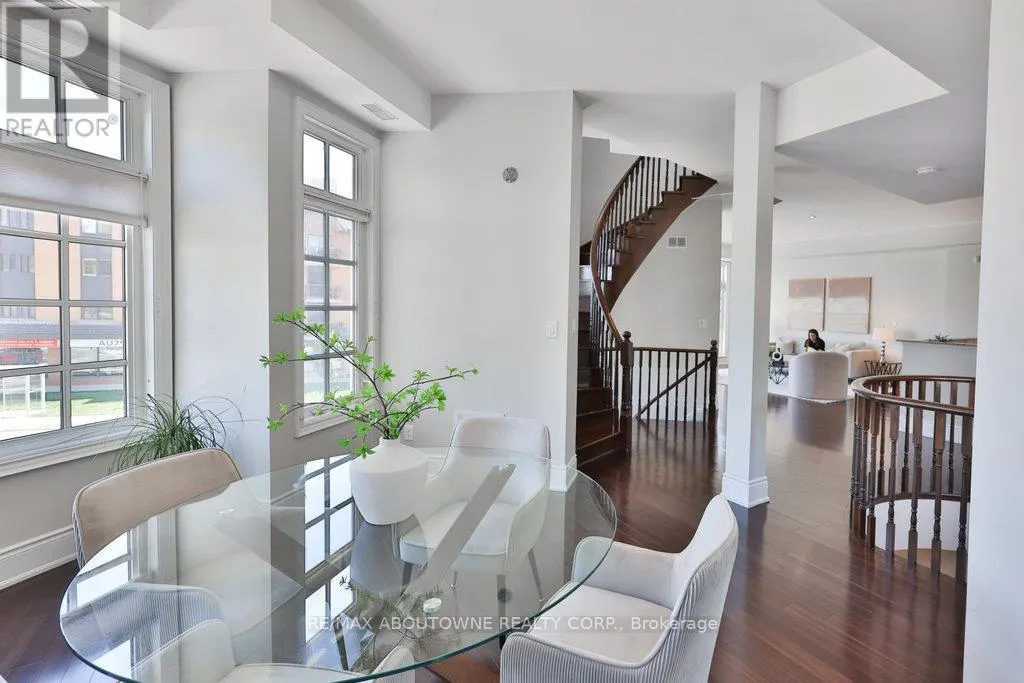 8 - 120 BRONTE ROAD
