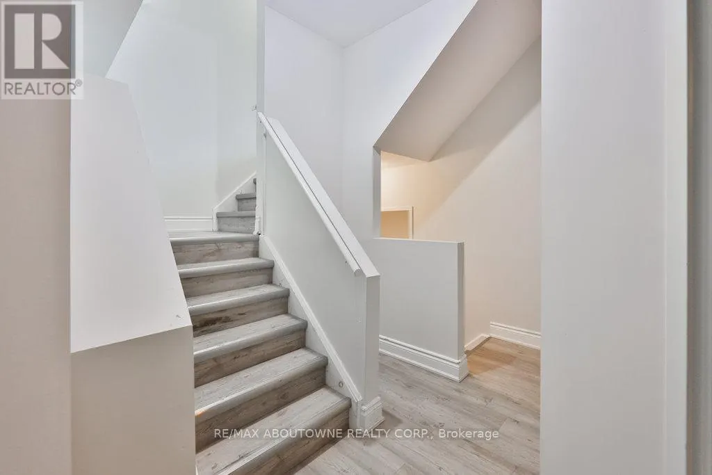 8 - 120 BRONTE ROAD