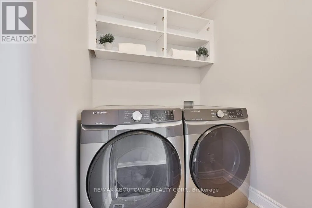 8 - 120 BRONTE ROAD