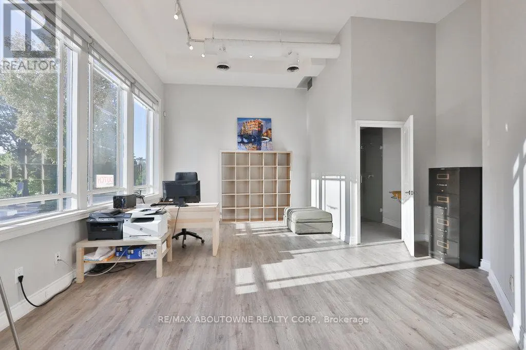 8 - 120 BRONTE ROAD