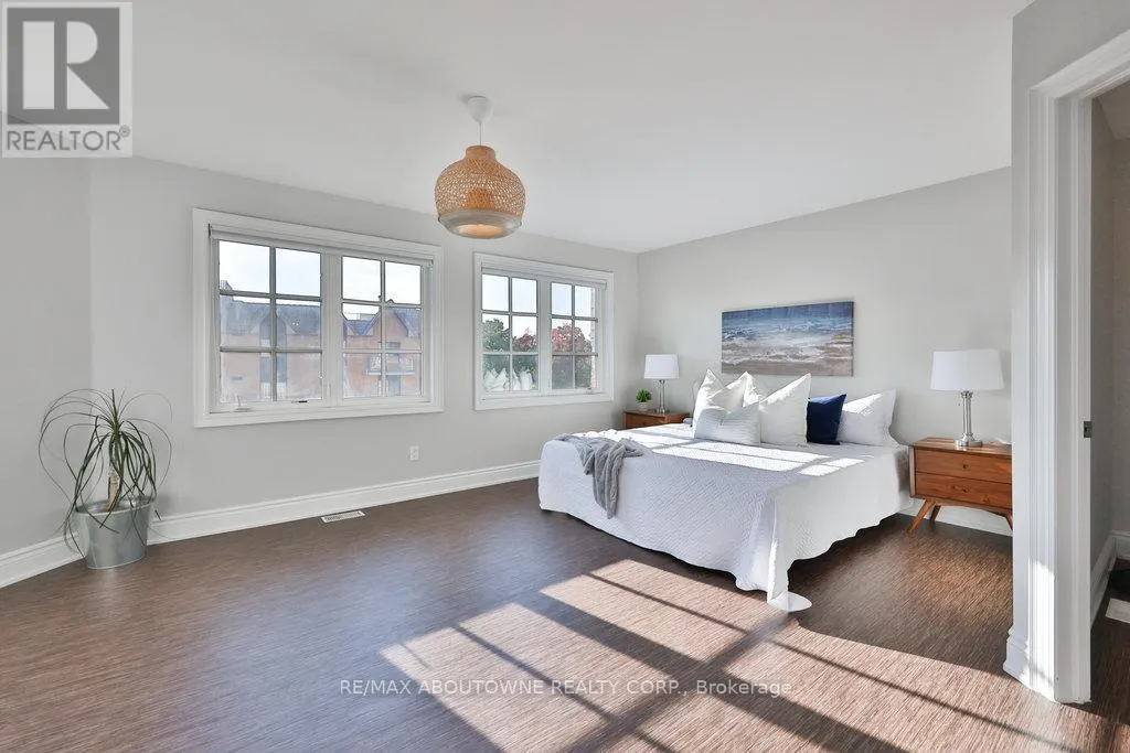 8 - 120 BRONTE ROAD