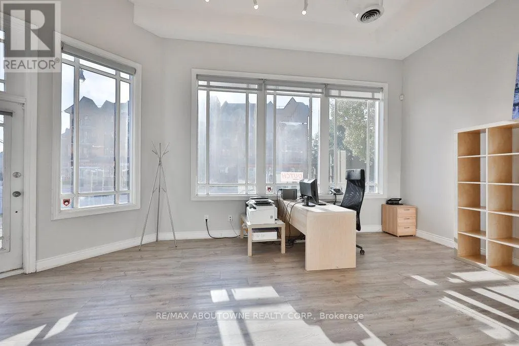 8 - 120 BRONTE ROAD