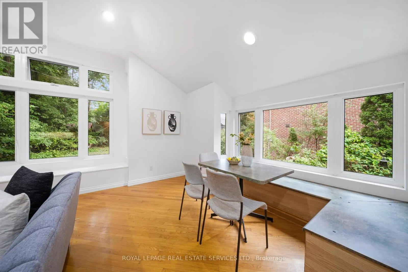 29 ROBIN HOOD ROAD