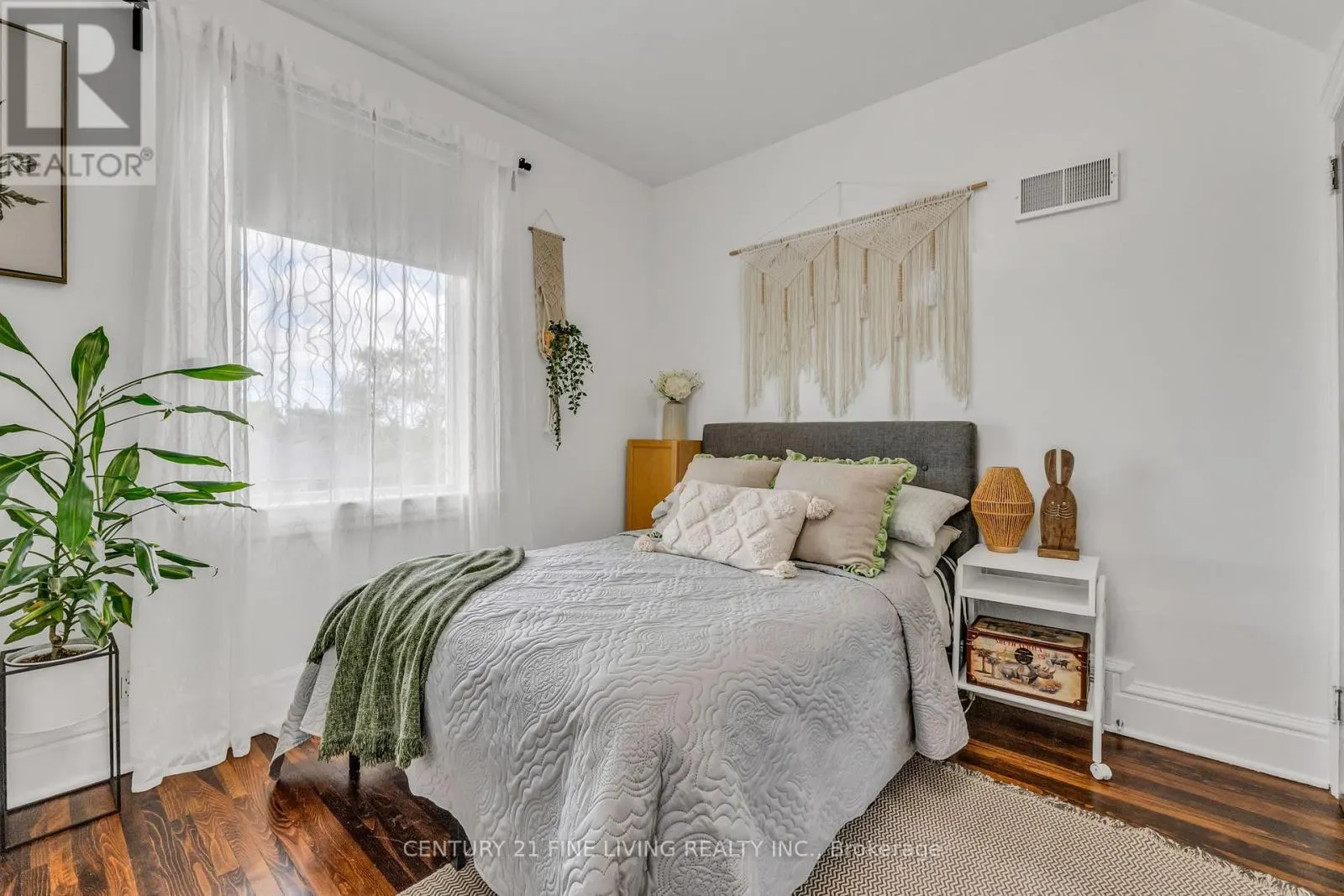 30 NORGROVE CRESCENT