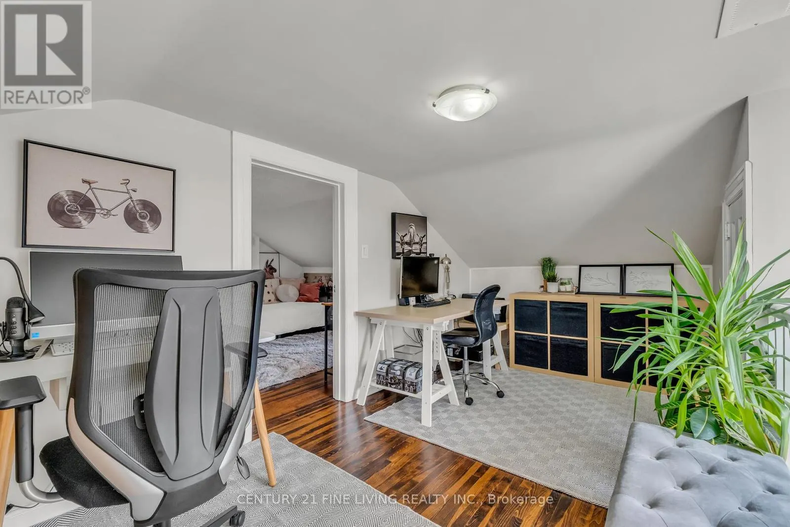 30 NORGROVE CRESCENT