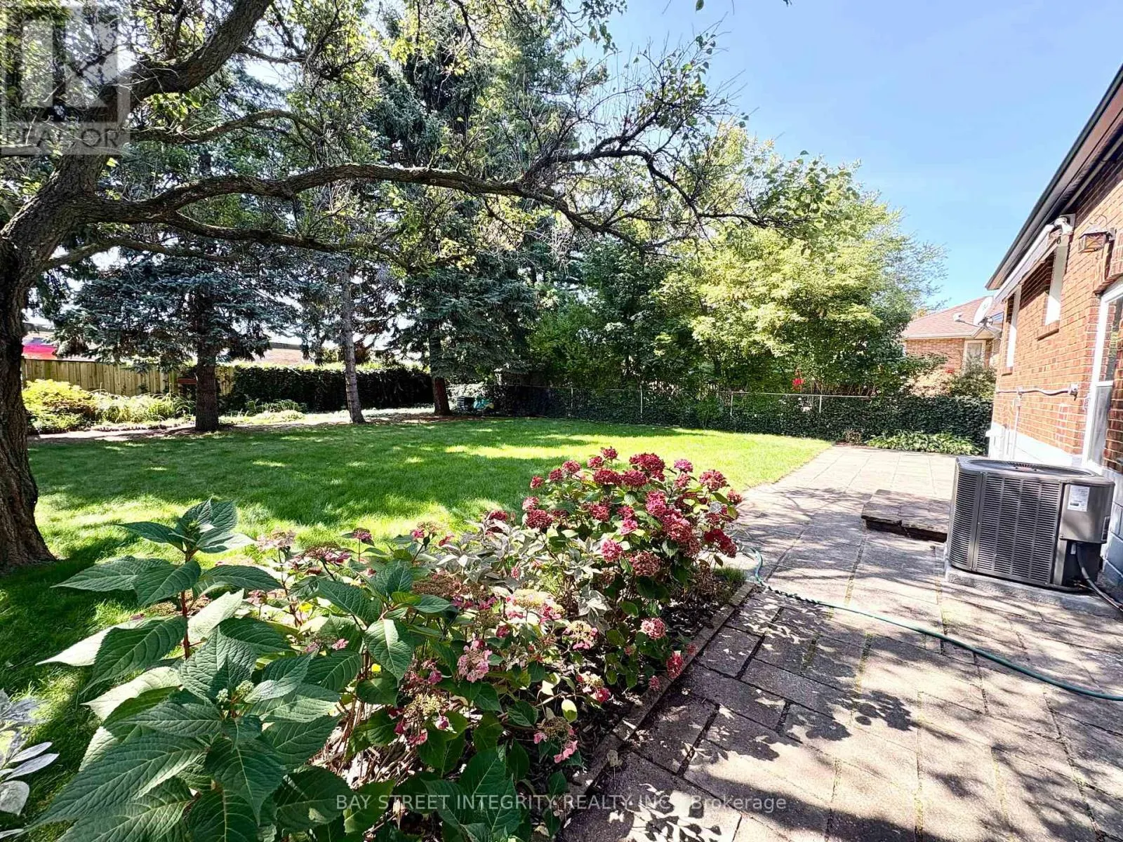 1270 CROSSFIELD BEND