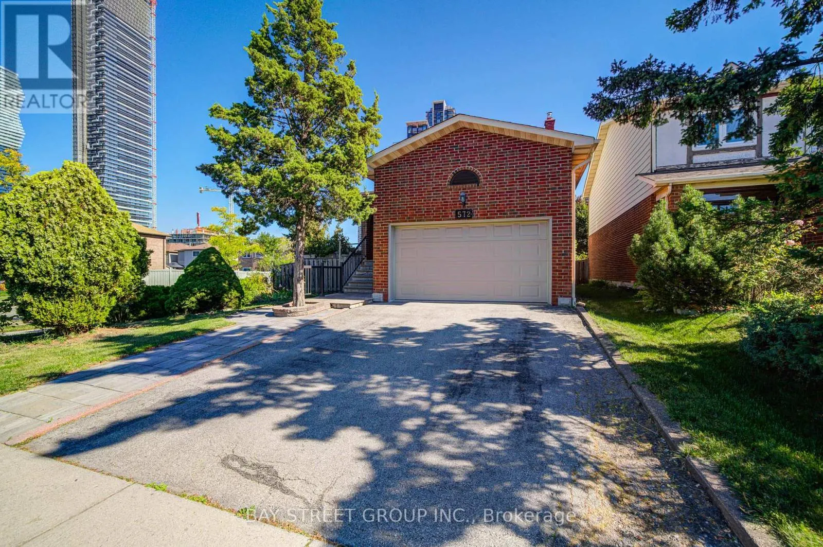 572 RIDEAU GATE