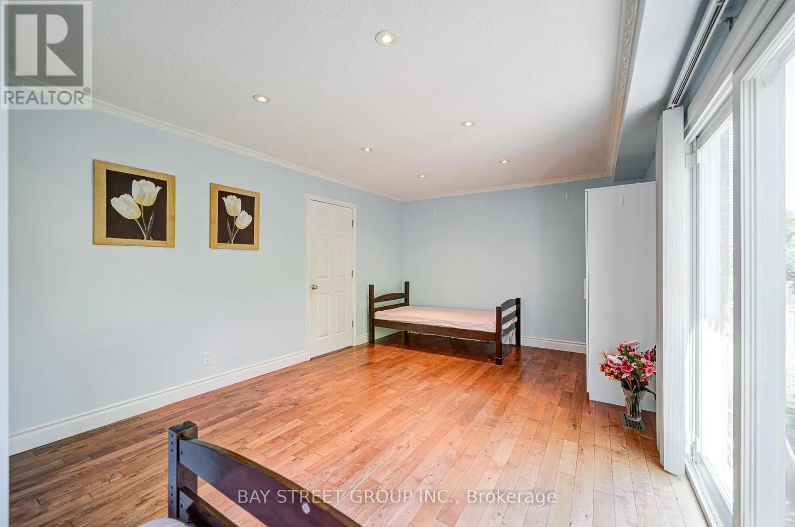 572 RIDEAU GATE