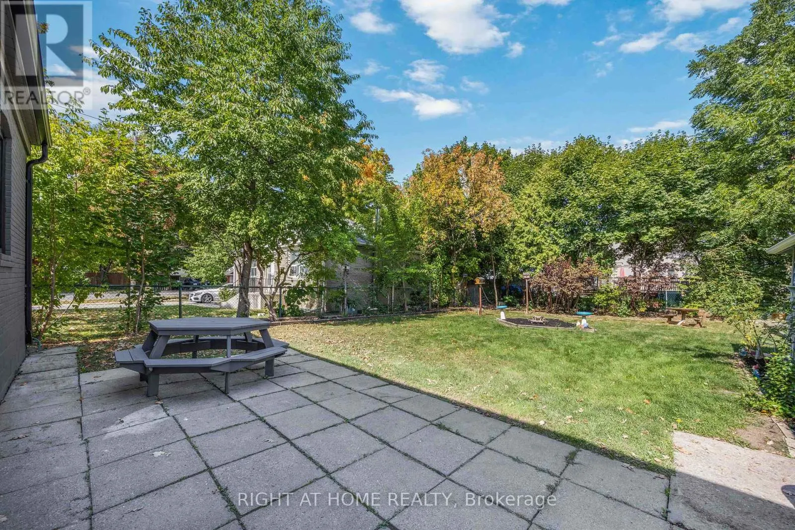 12 ROSALIE AVENUE N