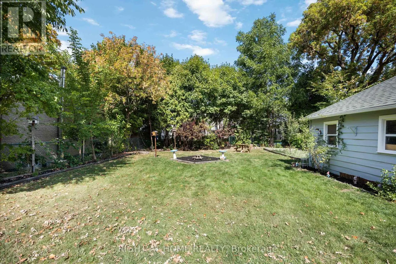 12 ROSALIE AVENUE N