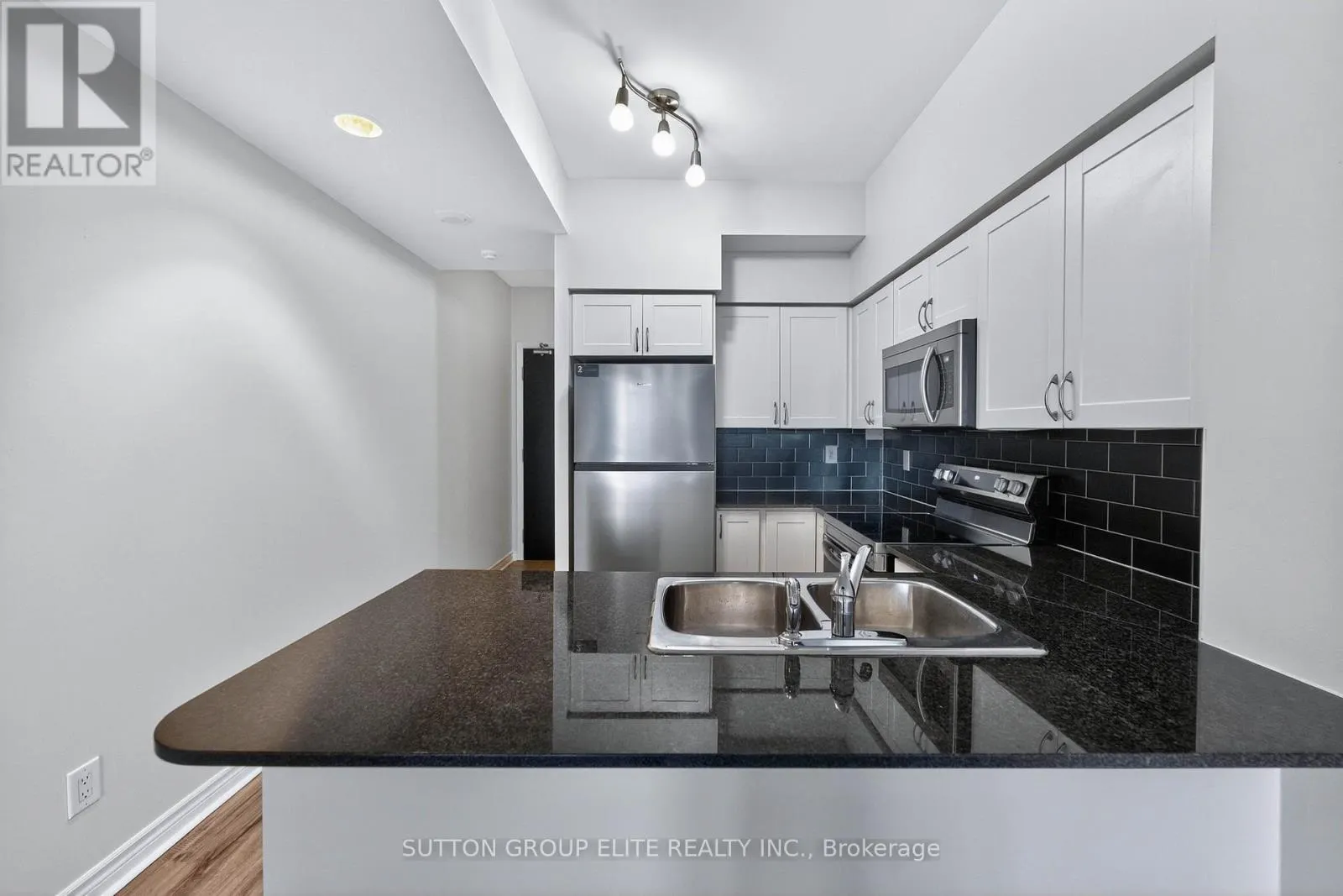 1407 - 388 PRINCE OF WALES DRIVE