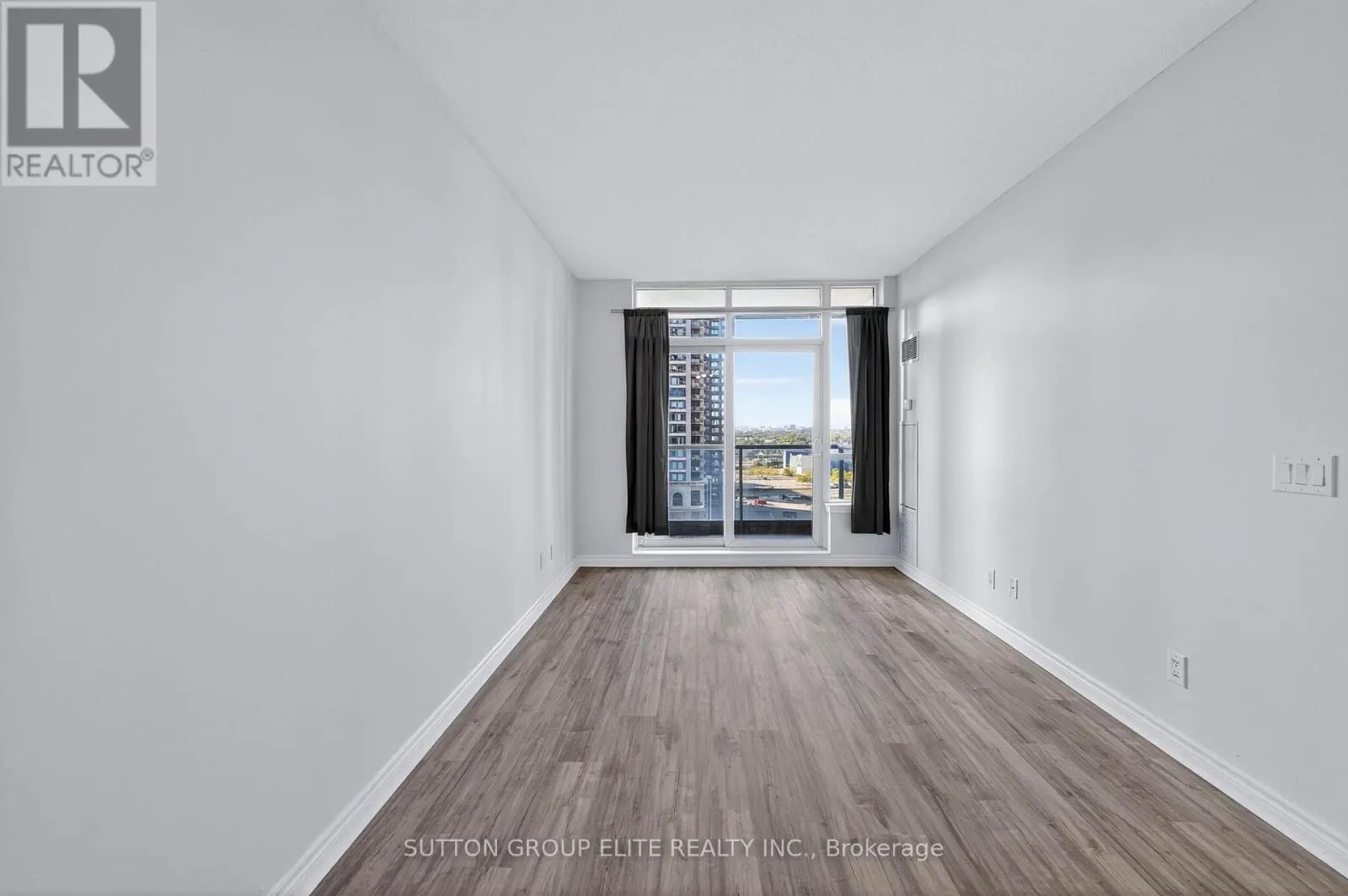 1407 - 388 PRINCE OF WALES DRIVE