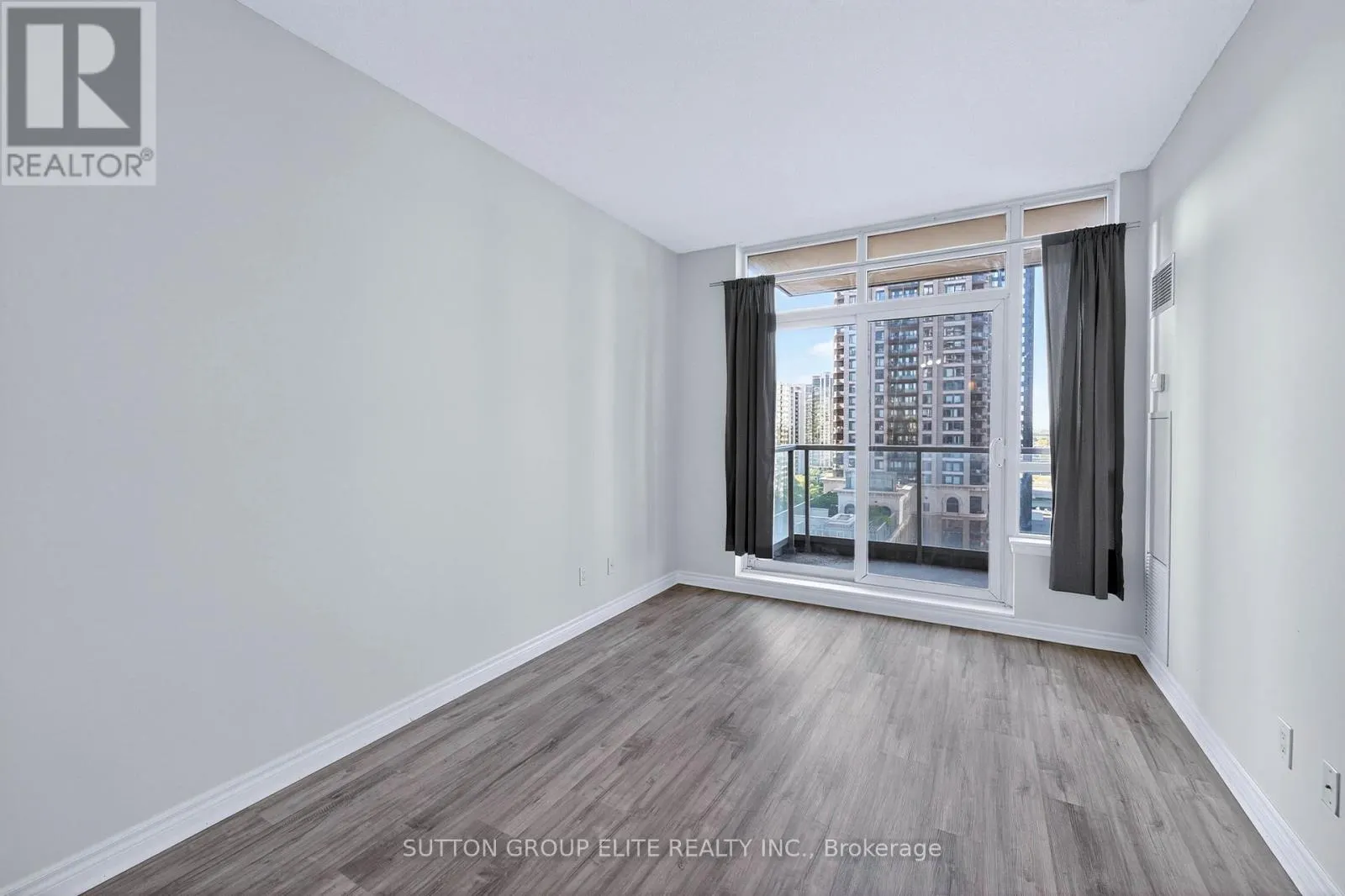 1407 - 388 PRINCE OF WALES DRIVE