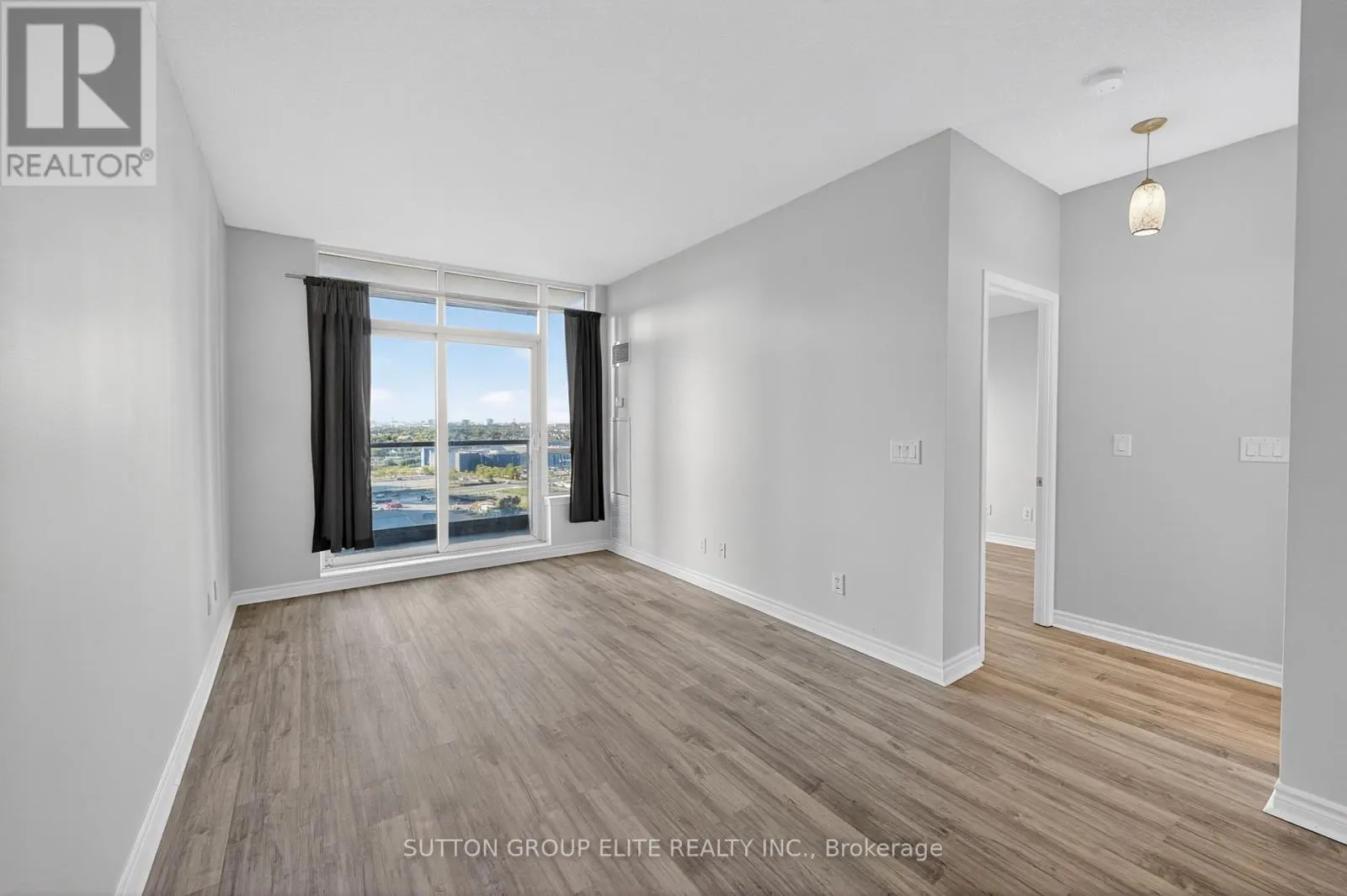 1407 - 388 PRINCE OF WALES DRIVE