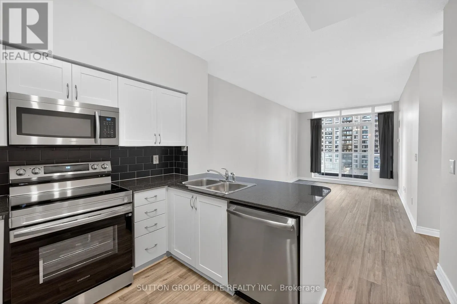 1407 - 388 PRINCE OF WALES DRIVE