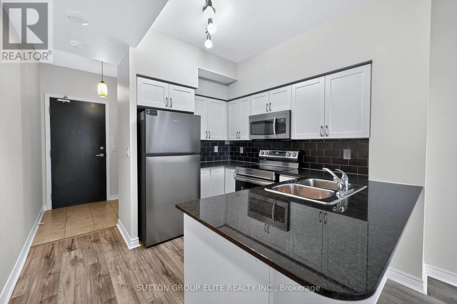 1407 - 388 PRINCE OF WALES DRIVE