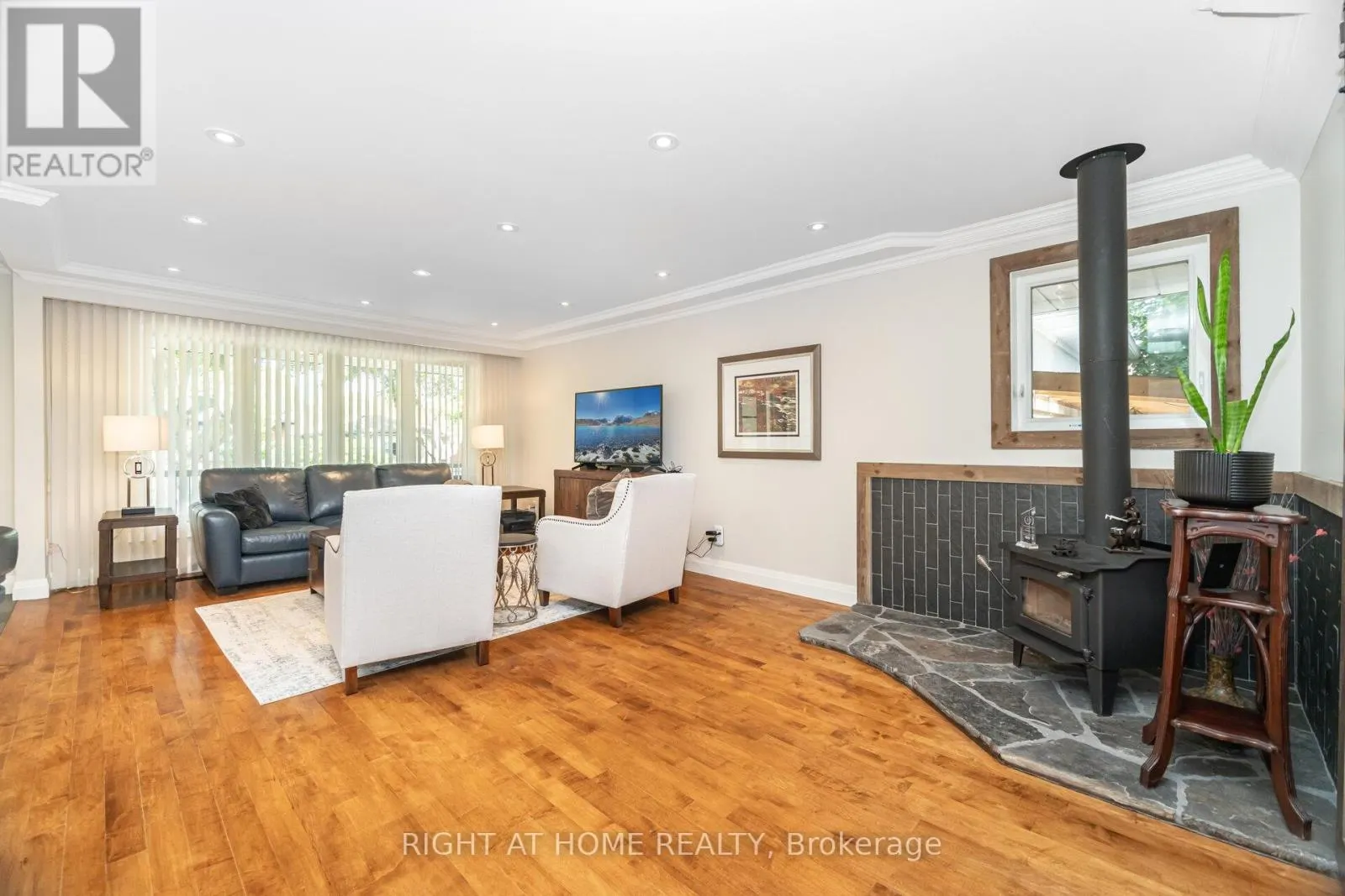 3 LETHBRIDGE AVENUE