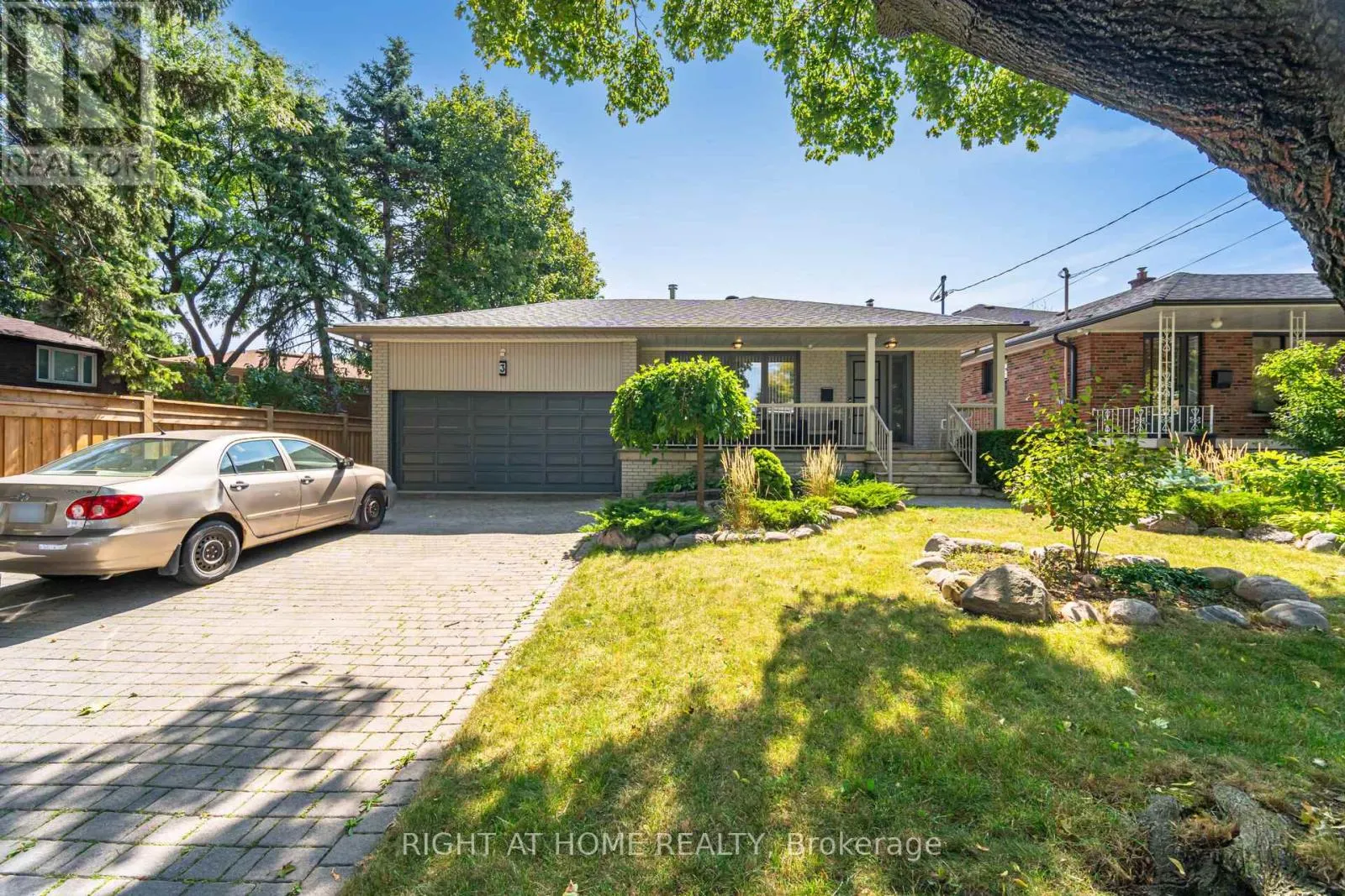 3 LETHBRIDGE AVENUE