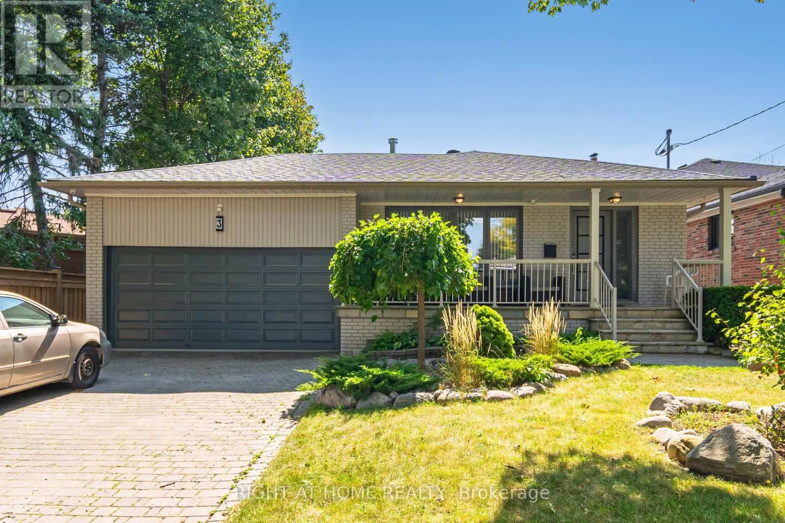 3 LETHBRIDGE AVENUE