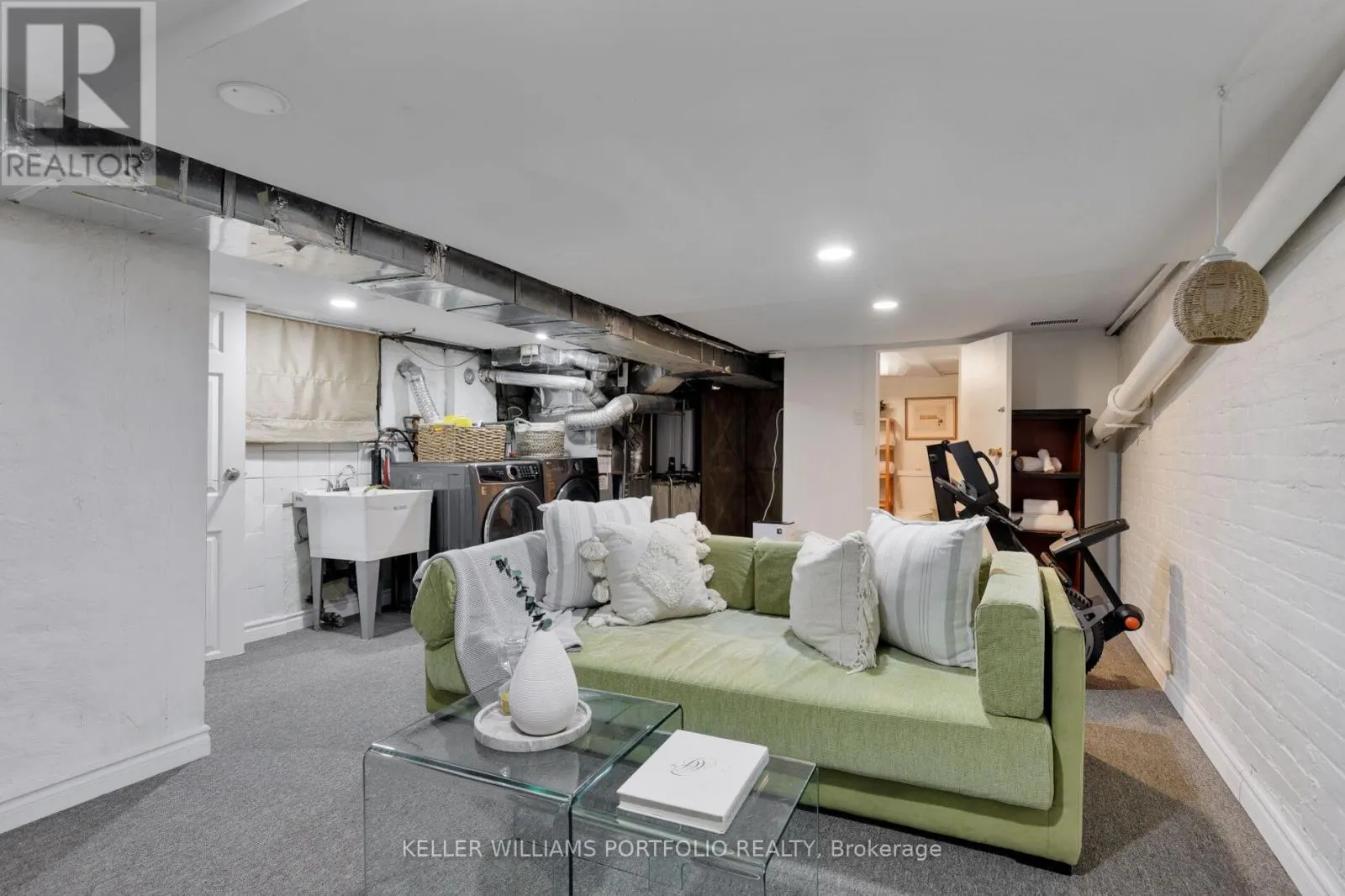 77 HOOK AVENUE