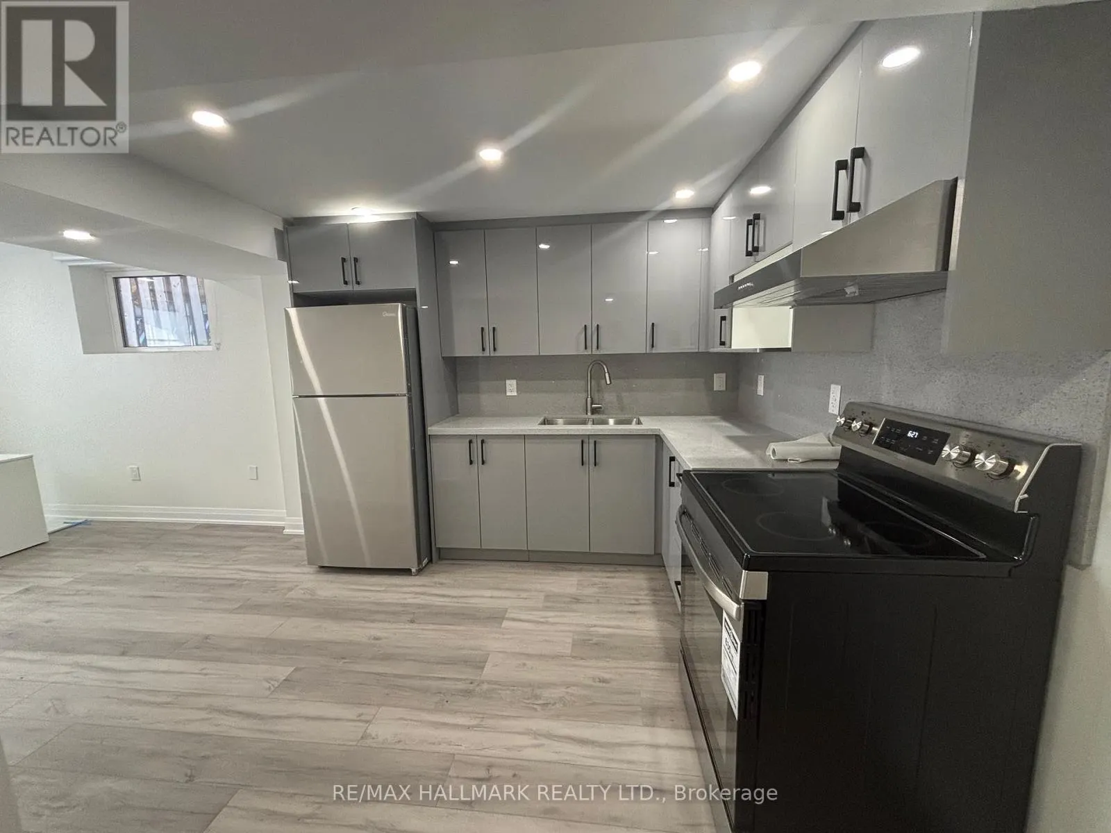4 CUTTERS CRESCENT