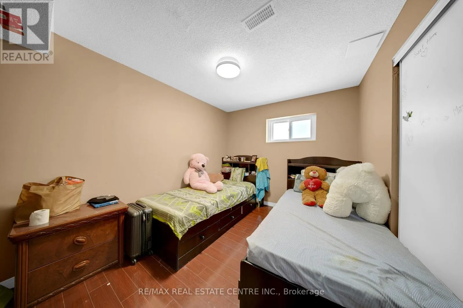 30 OAKLEA BOULEVARD