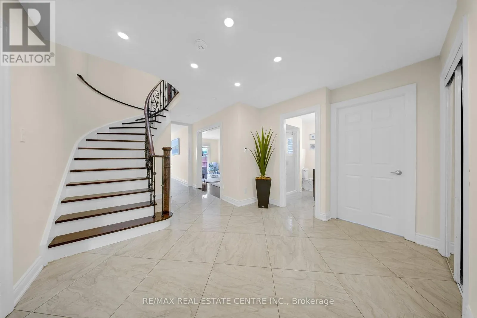 30 OAKLEA BOULEVARD
