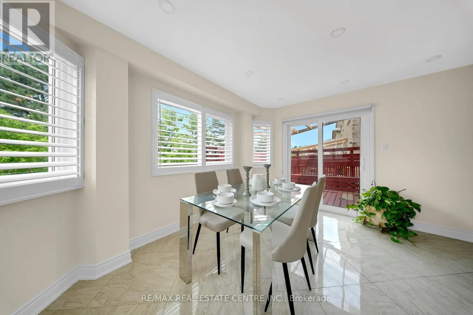 30 OAKLEA BOULEVARD
