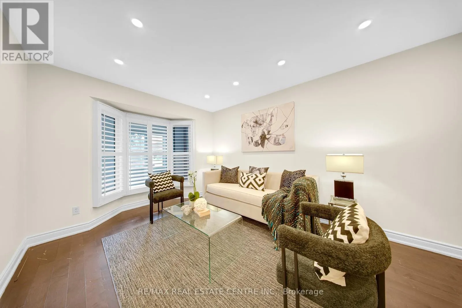 30 OAKLEA BOULEVARD