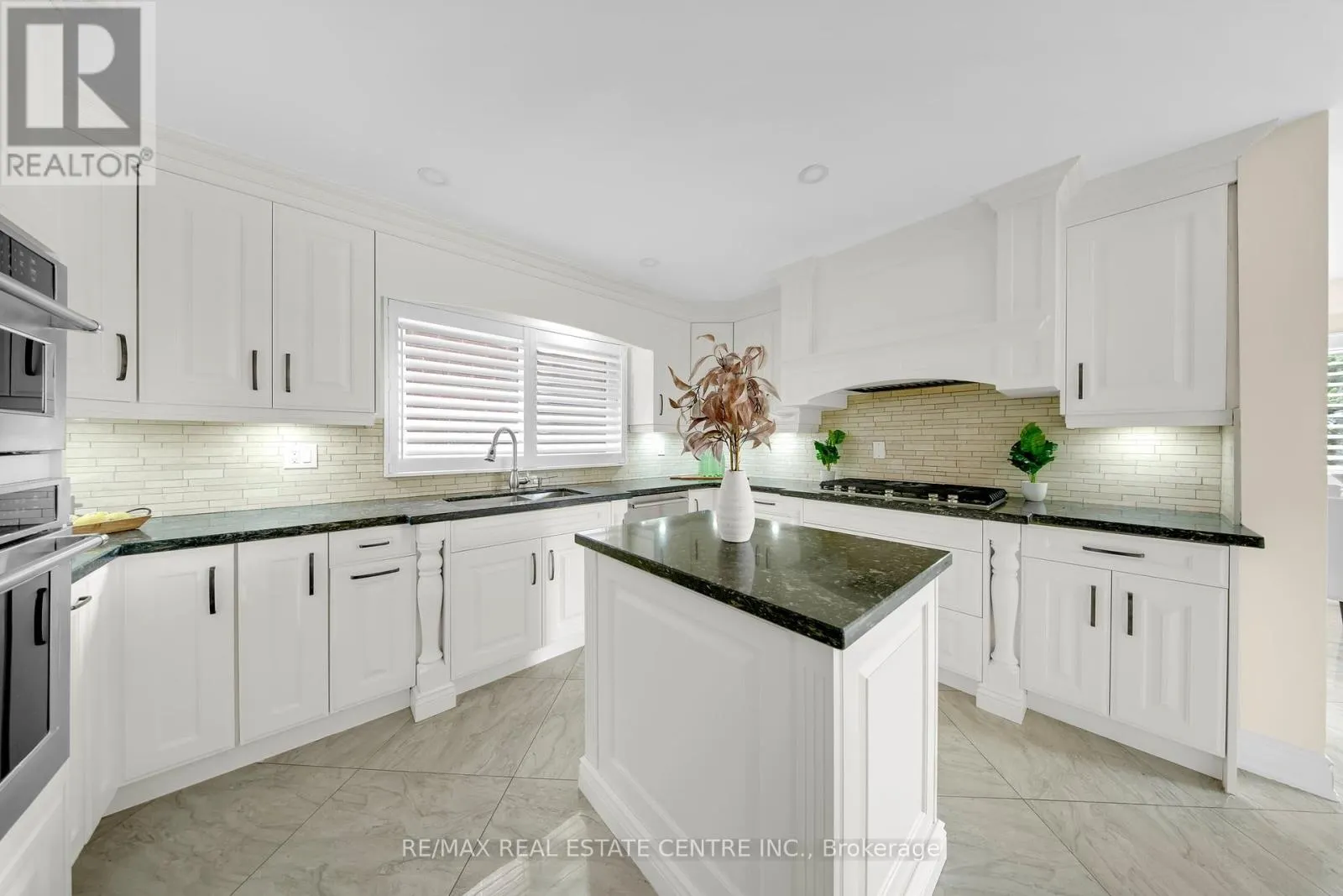 30 OAKLEA BOULEVARD