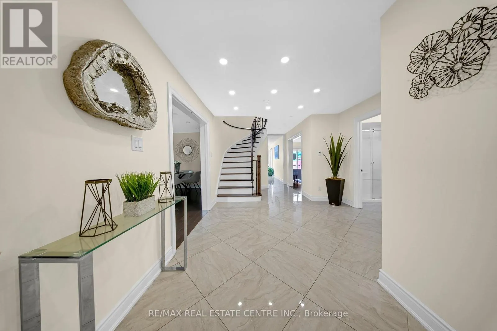 30 OAKLEA BOULEVARD