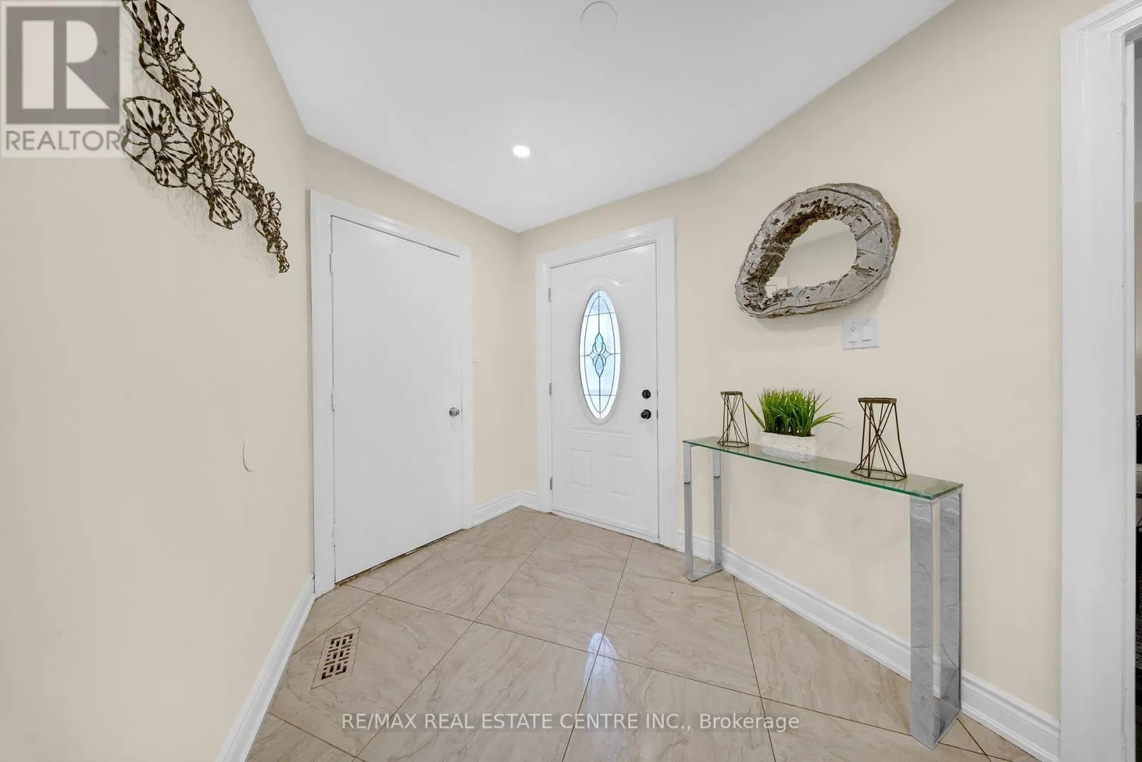 30 OAKLEA BOULEVARD