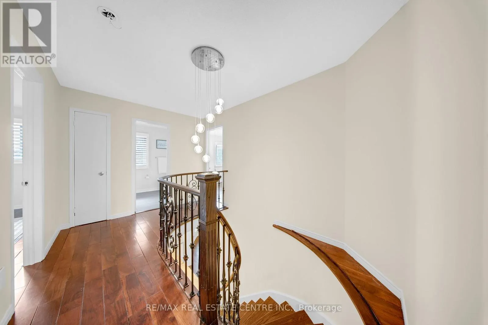 30 OAKLEA BOULEVARD
