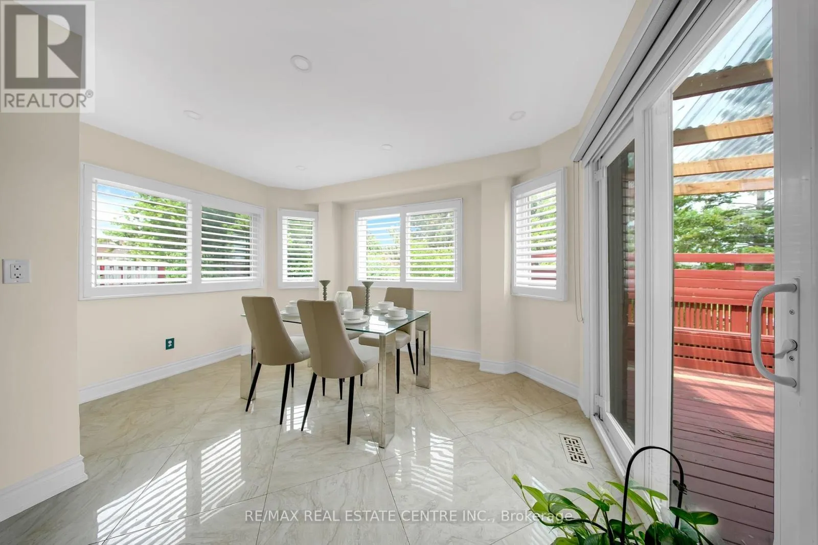 30 OAKLEA BOULEVARD