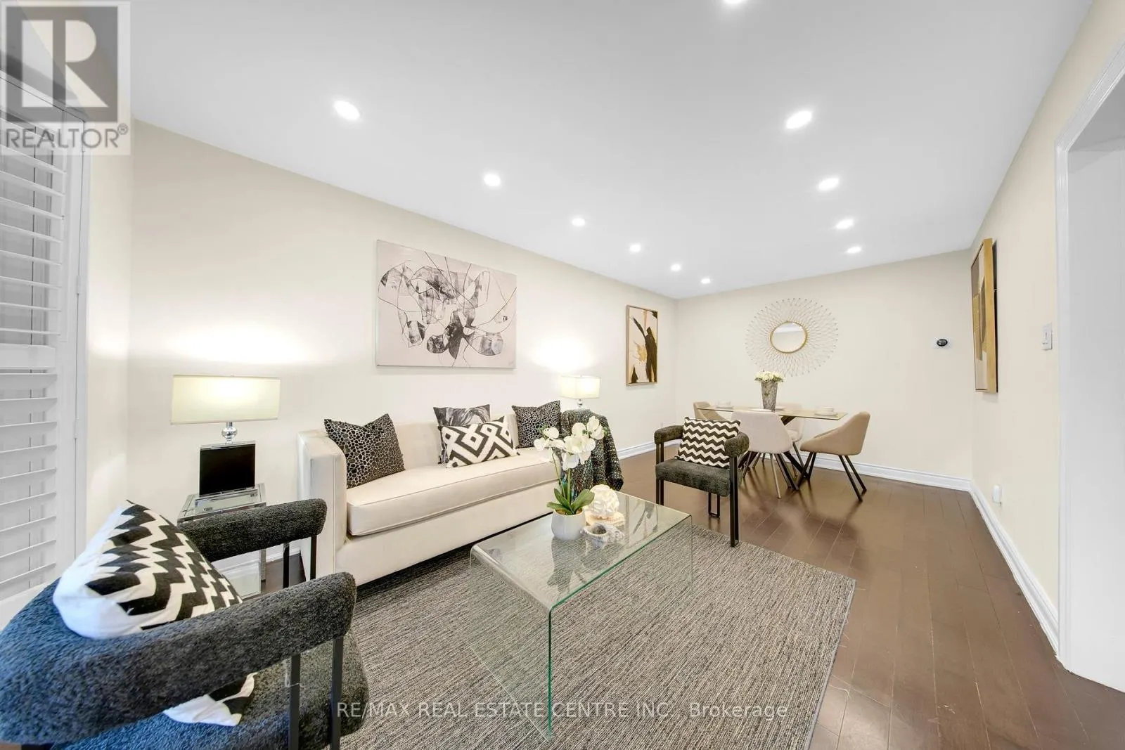 30 OAKLEA BOULEVARD