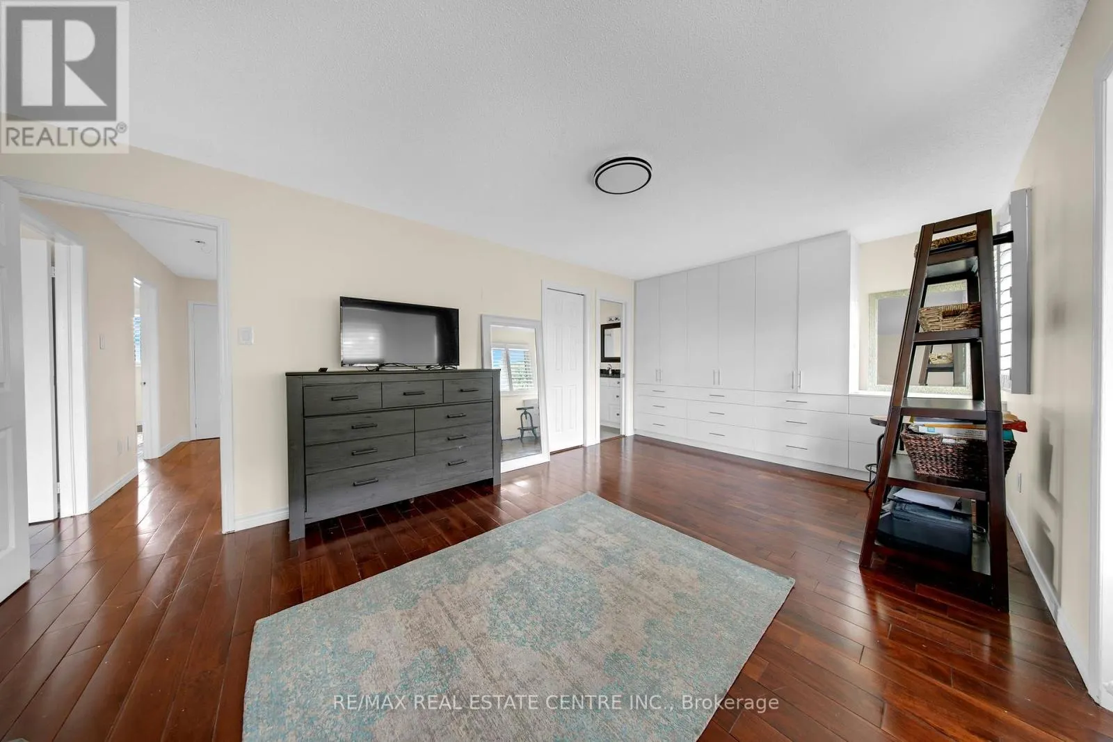 30 OAKLEA BOULEVARD