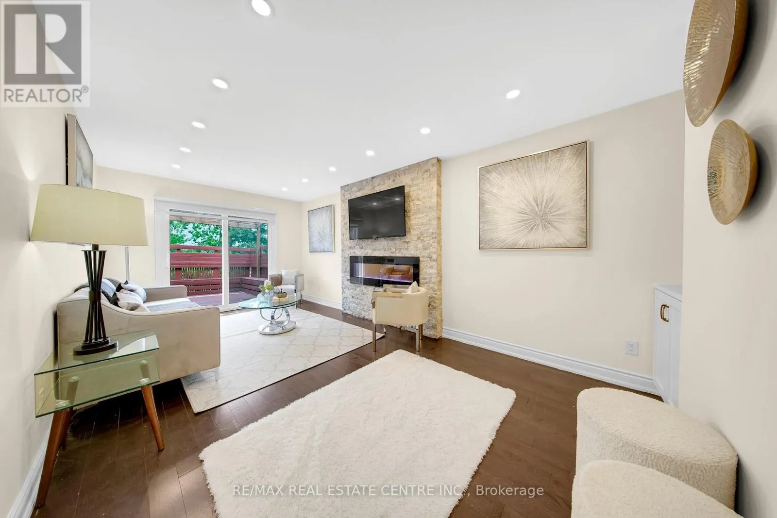 30 OAKLEA BOULEVARD