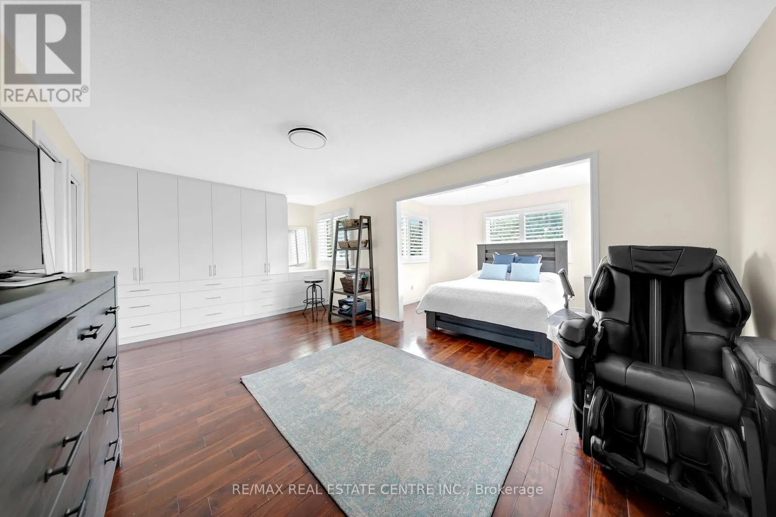 30 OAKLEA BOULEVARD