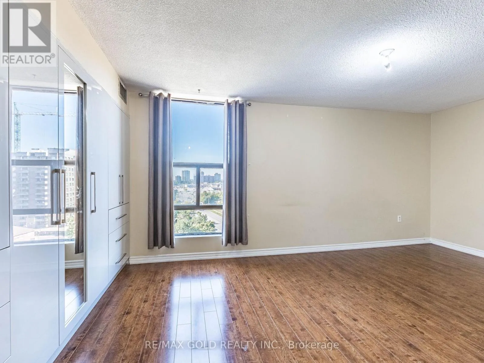 1010 - 17 KNIGHTSBRIDGE ROAD