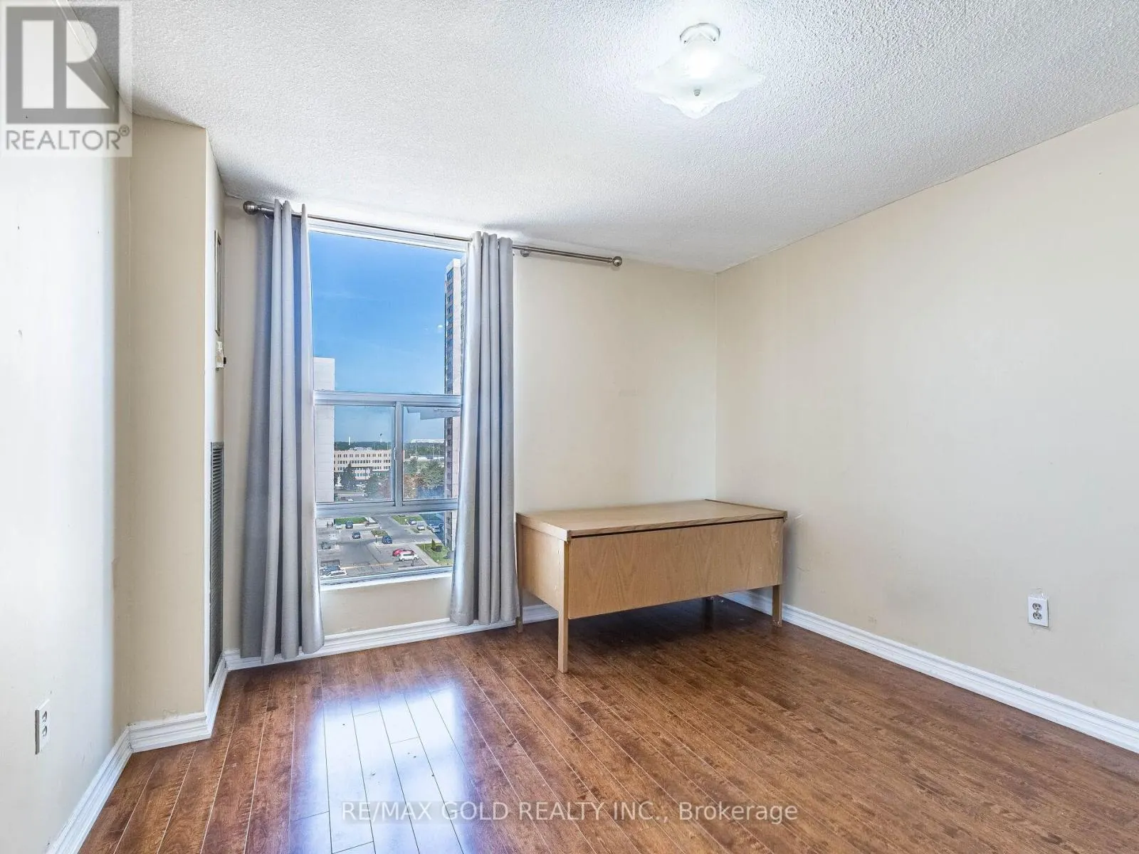 1010 - 17 KNIGHTSBRIDGE ROAD
