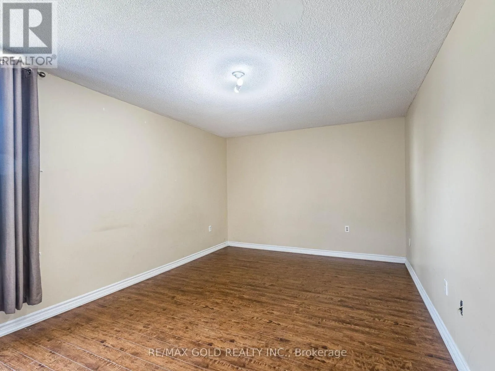 1010 - 17 KNIGHTSBRIDGE ROAD