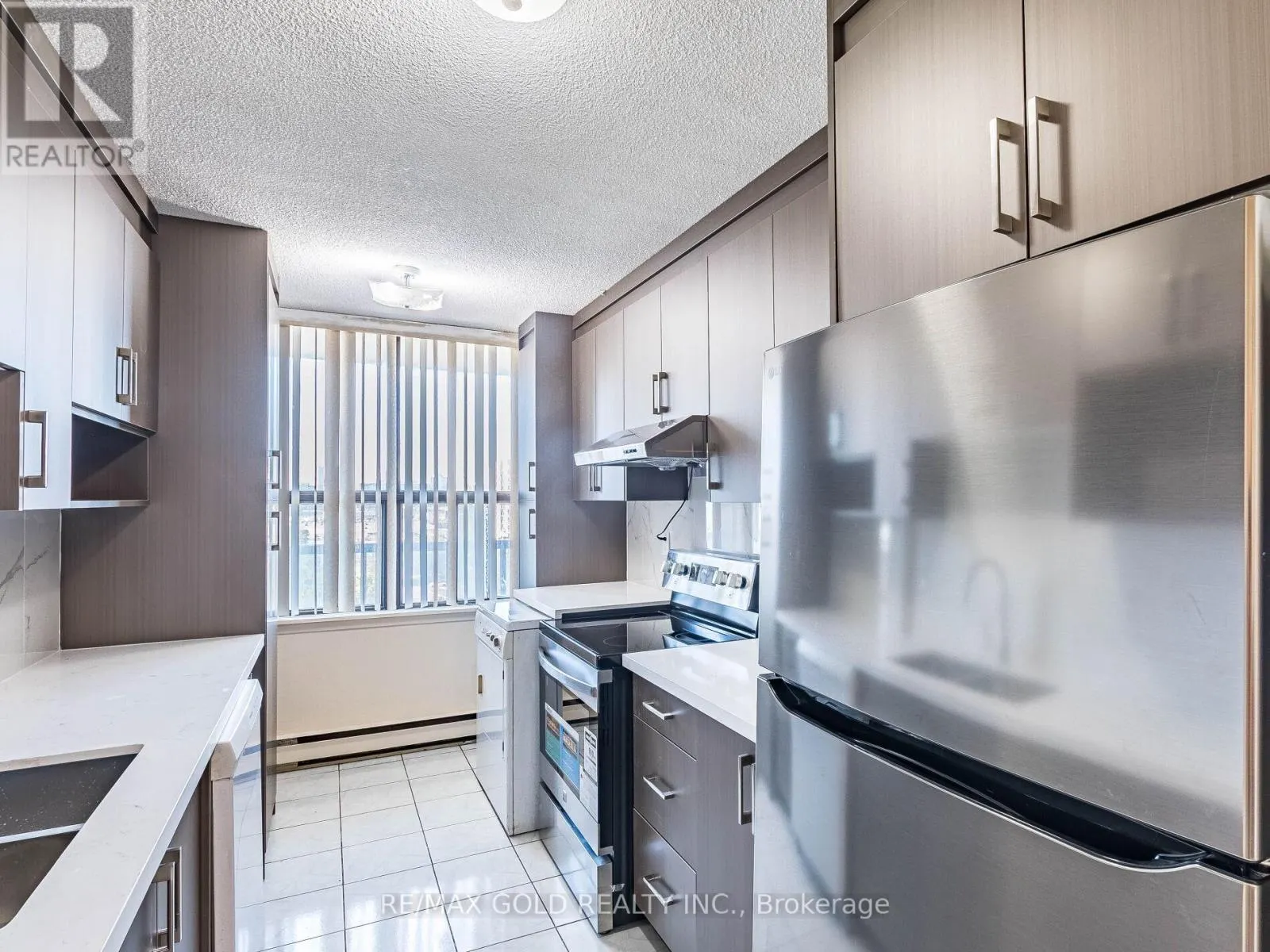 1010 - 17 KNIGHTSBRIDGE ROAD