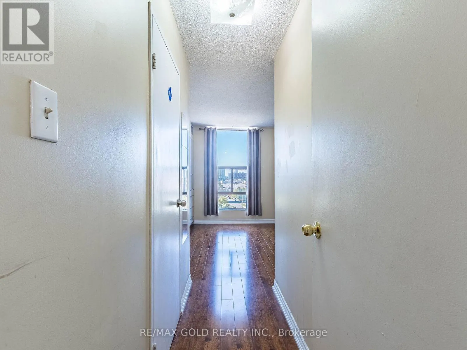 1010 - 17 KNIGHTSBRIDGE ROAD