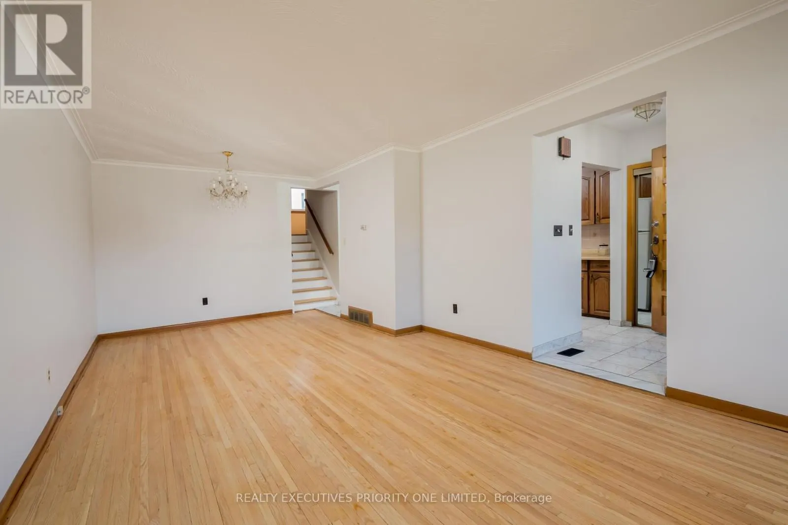 5 LANTOS COURT