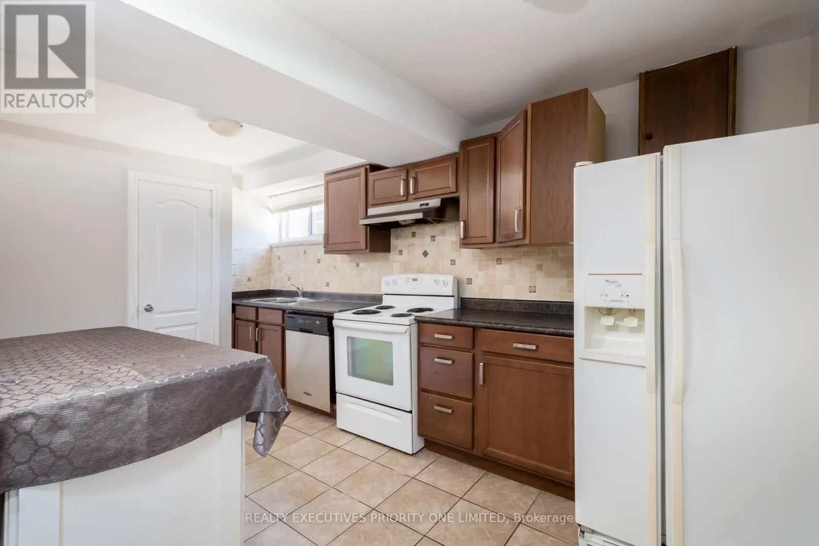 5 LANTOS COURT