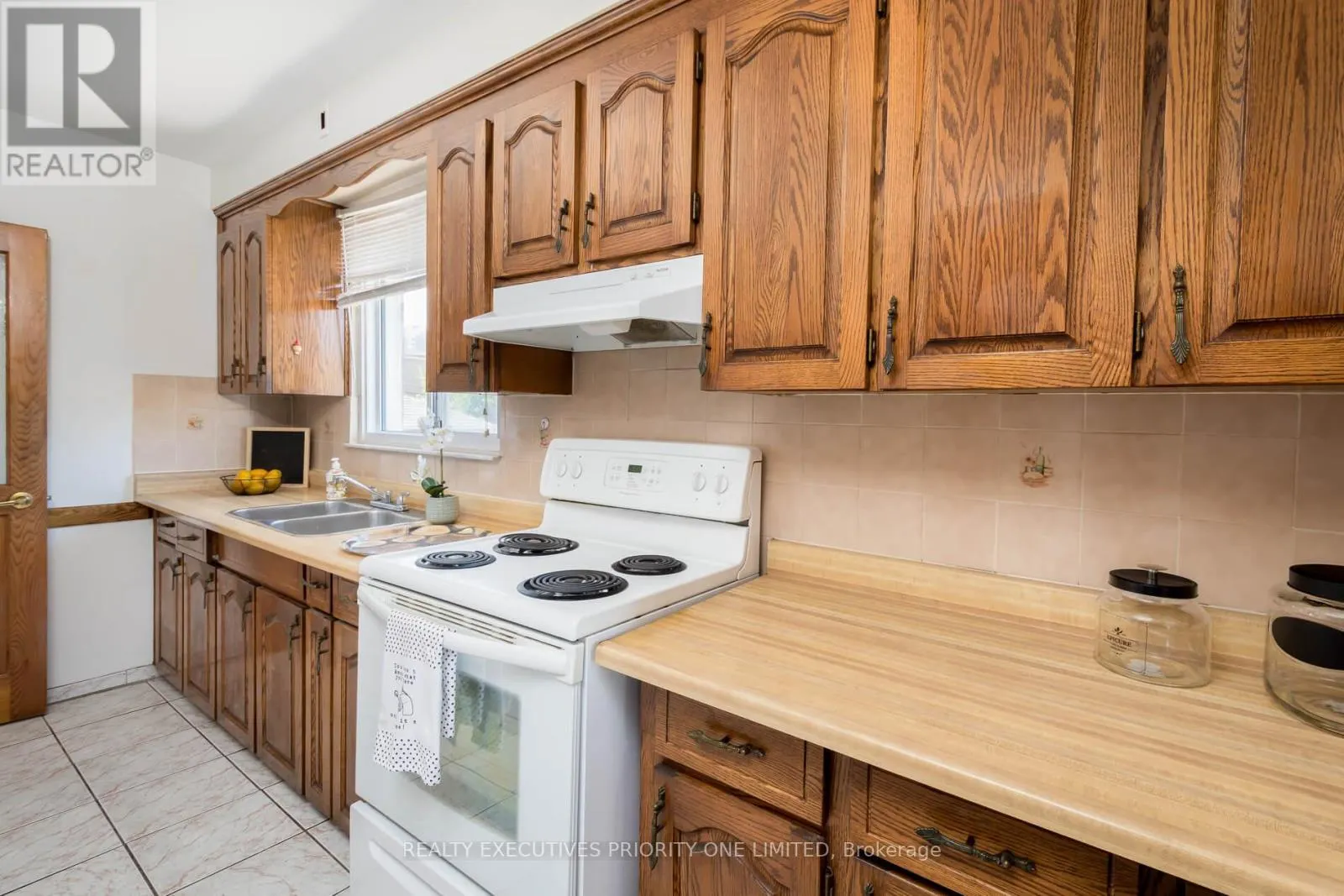 5 LANTOS COURT
